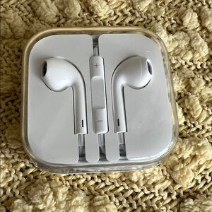 APPLE White Wired Earbuds with Case